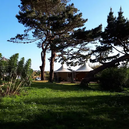 Granit Rose: Seaside Youth & Hostel